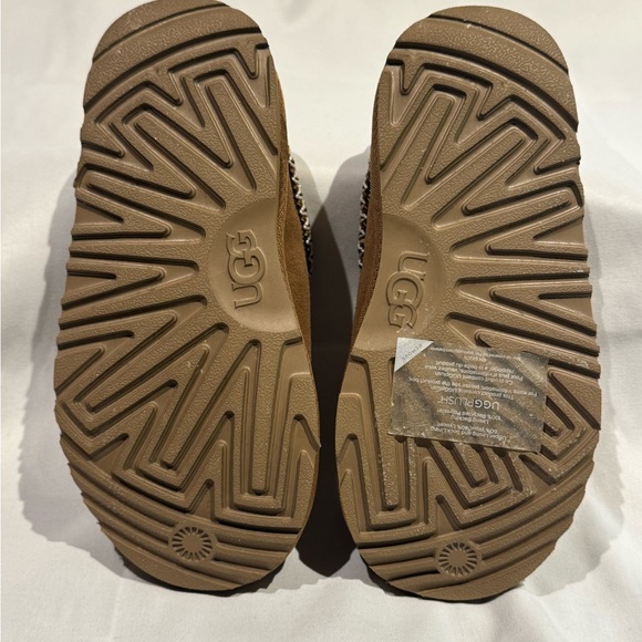 UGG Tasman Slipper/Shoe. Little Kid Size 13 in Chestnut. Like new condition! - Picture 4 of 10
